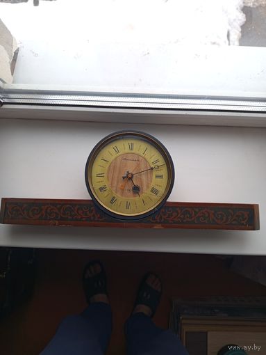 Часы настольные марки ,,Янтарь'' в ремонт.