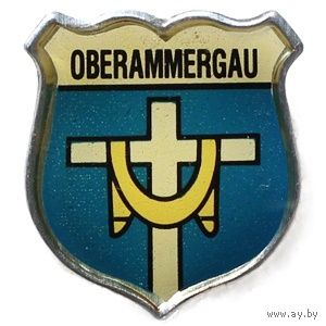 Значок-щит с гербом коммуны Обераммергау, расположенной в Баварии, Германия