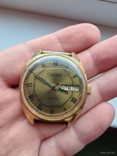 Часы ссср слава, на ходу, позолота ау10, календарь рабочий