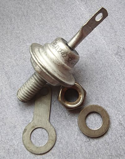 Д242. 10 А, 100 В. Мощный выпрямительный кремниевый, диффузионный диод.