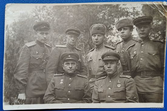 Фото группы военных с наградами. Осовец. Польша. 6.01.1945 г. 8.5х13.5 см