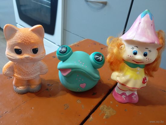 Лот игрушек резиновых