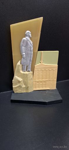 Сувенир настольный Ленин. Редкий. Следы бытования на фото. Есть ценник и клеймо. Агитация.