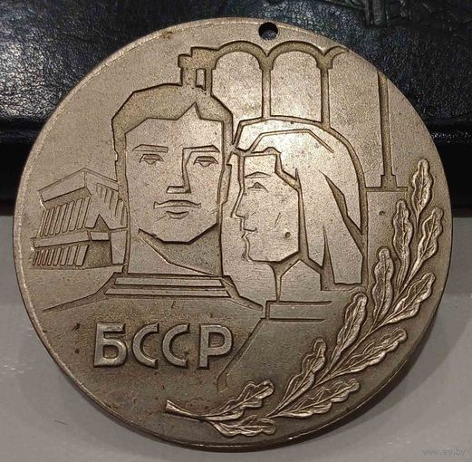 Настольная медаль