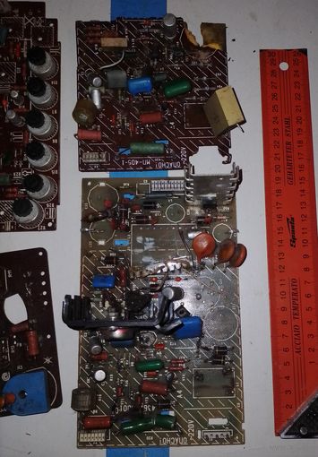 8 старых плат с радиодеталями одним лотом с рубля