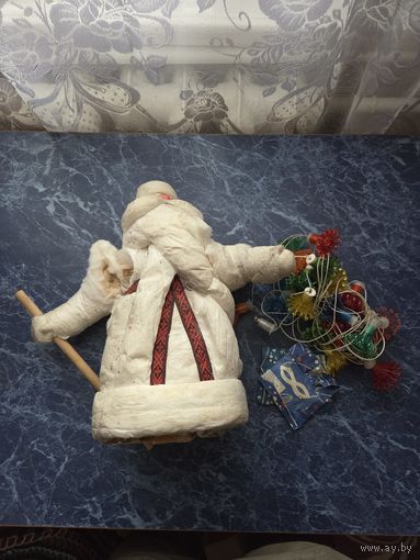 Гирлянда, дед мороз и конфети
