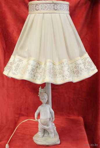 Лампа, фарфор. Испания,XX век.Высота 60 см.
