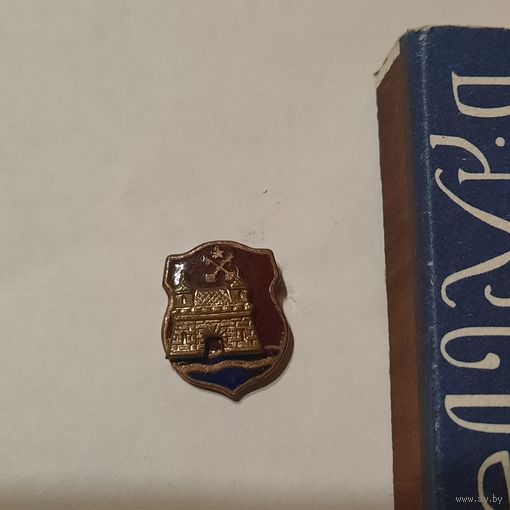 Значок Герб г.Рига. Латвия. (тяжёлый) Редкий, - башня радикально смещена влево.