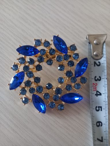 Брошь в винтажном стиле