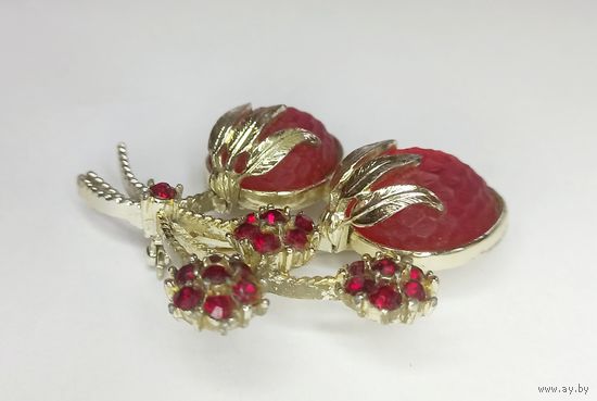 Брошь "Ледяная клубника" 1968г   Sarah Coventry