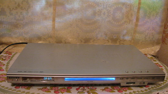 DVD плеер "KENUO KN-660B8".