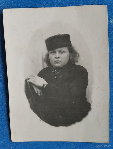 Фото женщины в шляпке. 1946 г. 6.5х9 см.