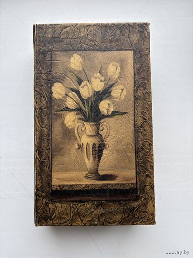 Шкатулка в виде книги