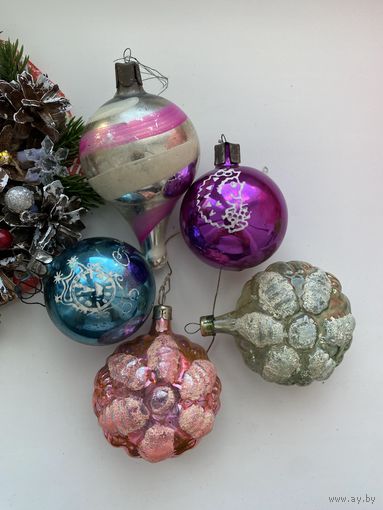 Лот елочных игрушек.