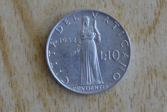 Ватикан 10 лир 1952 с 1 руб