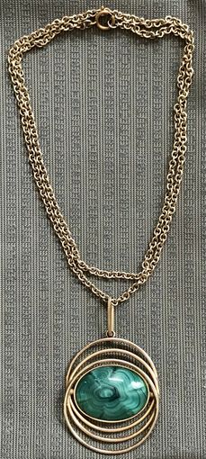 Кулон. Кулон на цепочке