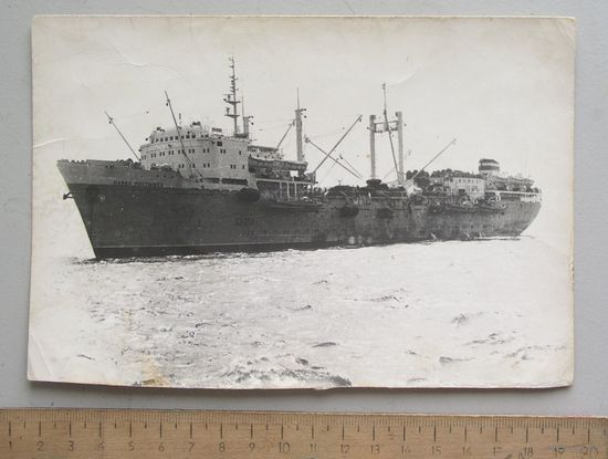 Фотография Теплоход, рыбоконсервный завод ПАВЕЛ ПОСТЫШЕВ 1977 год