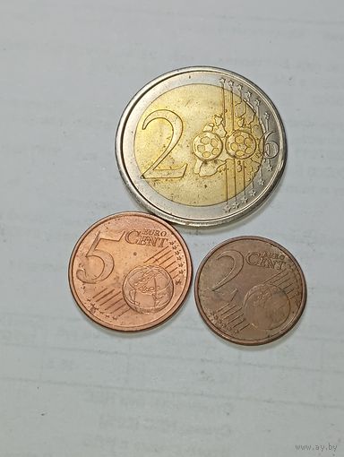 Германия 2 евро 2006  года ( юбилейный жетон ) и 5 центов 2002 D , 2 цента 2016 G .