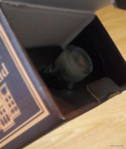 Сувенирная бутылка-без коньяка.