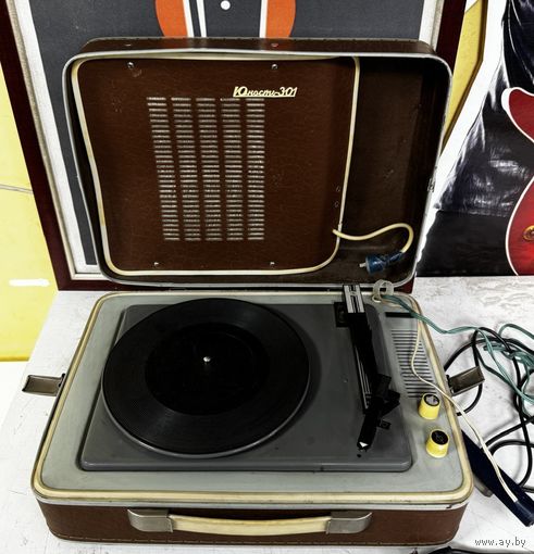 Проигрыватель пластинок Юность 301 советский СССР