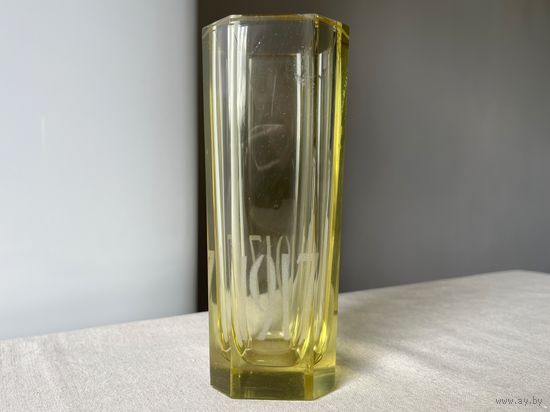 Ваза цветное стекло граненая 16см ЛЗХС агитация