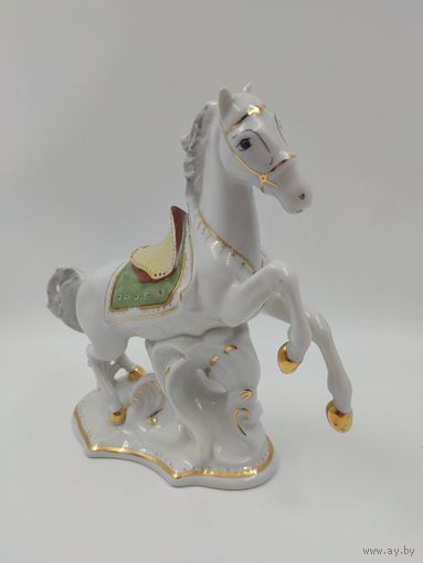 Фарфоровая немецкая статуэтка Лошадь. Конь. Германия