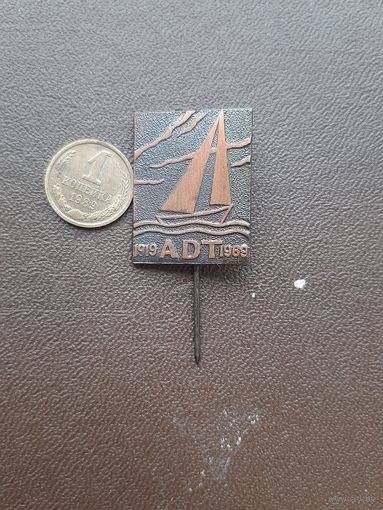 Значок тяжелый ADT 1919-1969