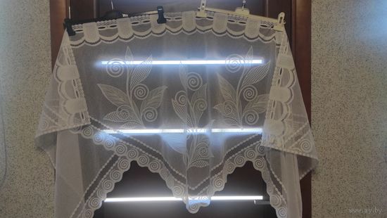 Занавеска новая, Германия. Ширина 180 см, длина 102 см. Цвет белый.