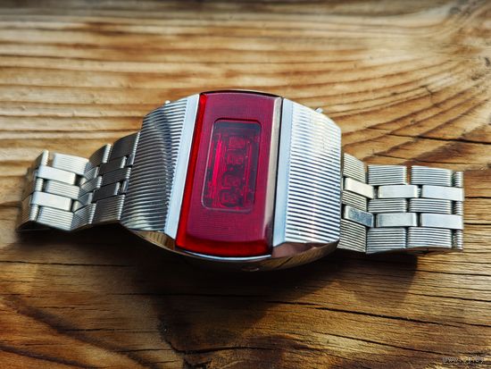 Светодиодные электронные часы с родным браслетом Электроника-1 (Терминатор). Индивидуальный стиль, контрастный дизайн! Состояние!!! Торг.