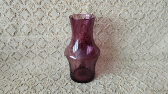 Ваза из аметистового стекла СССР