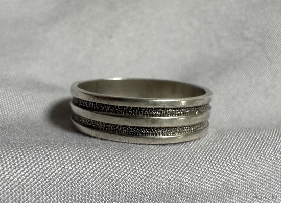 Кольцо серебряное 925 пробы. 13