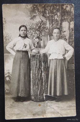 Фото царского периода "Две красавицы", до 1917 г.