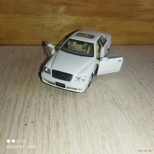 Модель TOYOTA CROWN.1:43