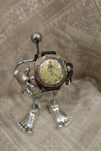 Часы Восток-"Командирские Танк" 90-е года необычный корпус