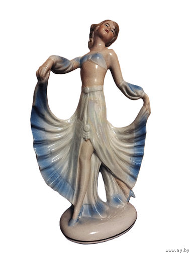Статуэтка Танцовщица. Германия. Фарфор, середина 20 века.