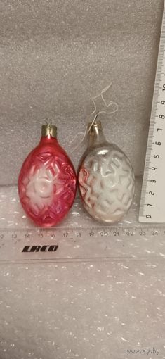 Ёлочные игрушки с рельефными снежинками. 25-7