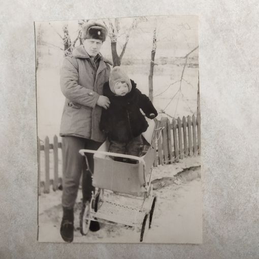 Фотография. Офицер с ребенком. Коляска. Ретро СССР. 1960-е.