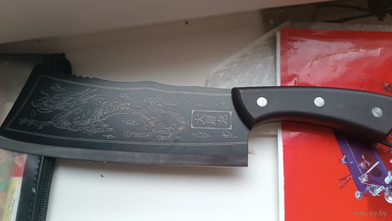 Нож,ножик,тесак  на все случаи жизни, толстый и острый.