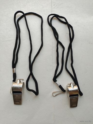 Свисток со шнурком. цена за 1 шт.