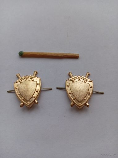 2 эмблемы Прокуратуры РФ, старого образца.