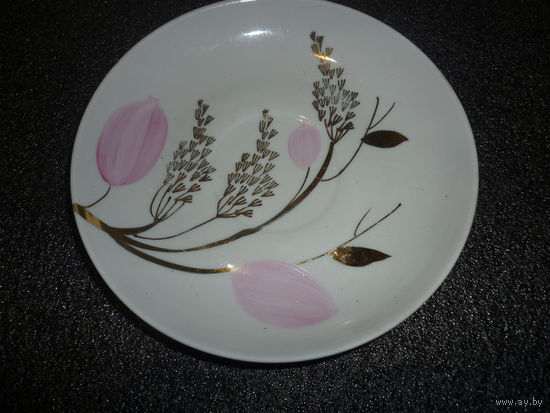 Блюдце. Фарфор ДУЛЁВО . СССР. Ручная роспись золотом