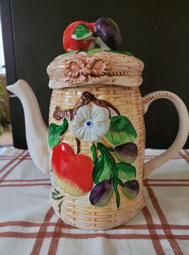Чайник декоративный "Фрукты ", фарфор.