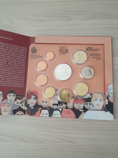 Сан-Марино 2013 год. 1, 2, 5, 10, 20, 50 евроцентов, 1, 2 и 5 Евро. Официальный набор монет в буклете с серебром