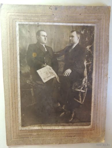 Друзья с газетой "Правда", 1936 г.
