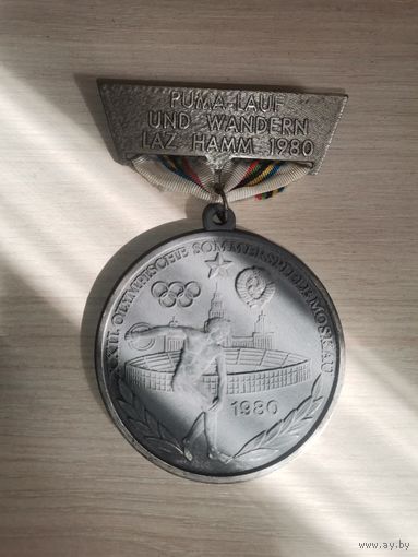 Юбилейная, спортивная медаль посвящённая Олимпийским играм 1980 года в Москве.