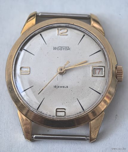 Часы тонкие "Восток". 2214. СССР.  Позолоченные Ау20.  на ходу. +новый ремешок СССР. напульсник. на ходу.