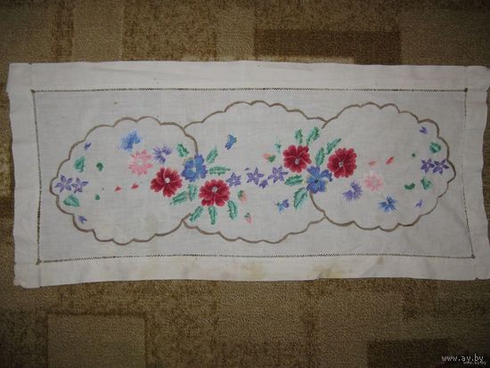 СТАРИННАЯ ВЫШИТАЯ САЛФЕТКА.