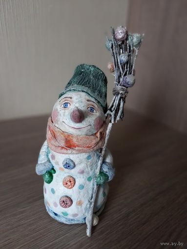 Сувенир "Снеговик с метёлкой"