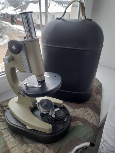 Микроскоп СССР МБУ-4 в хорошем состоянии, всё крутиться и вертится, есть зип, с кейсом.