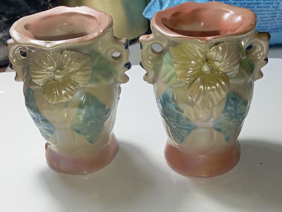 Фарфоровые вазы , 10 см .